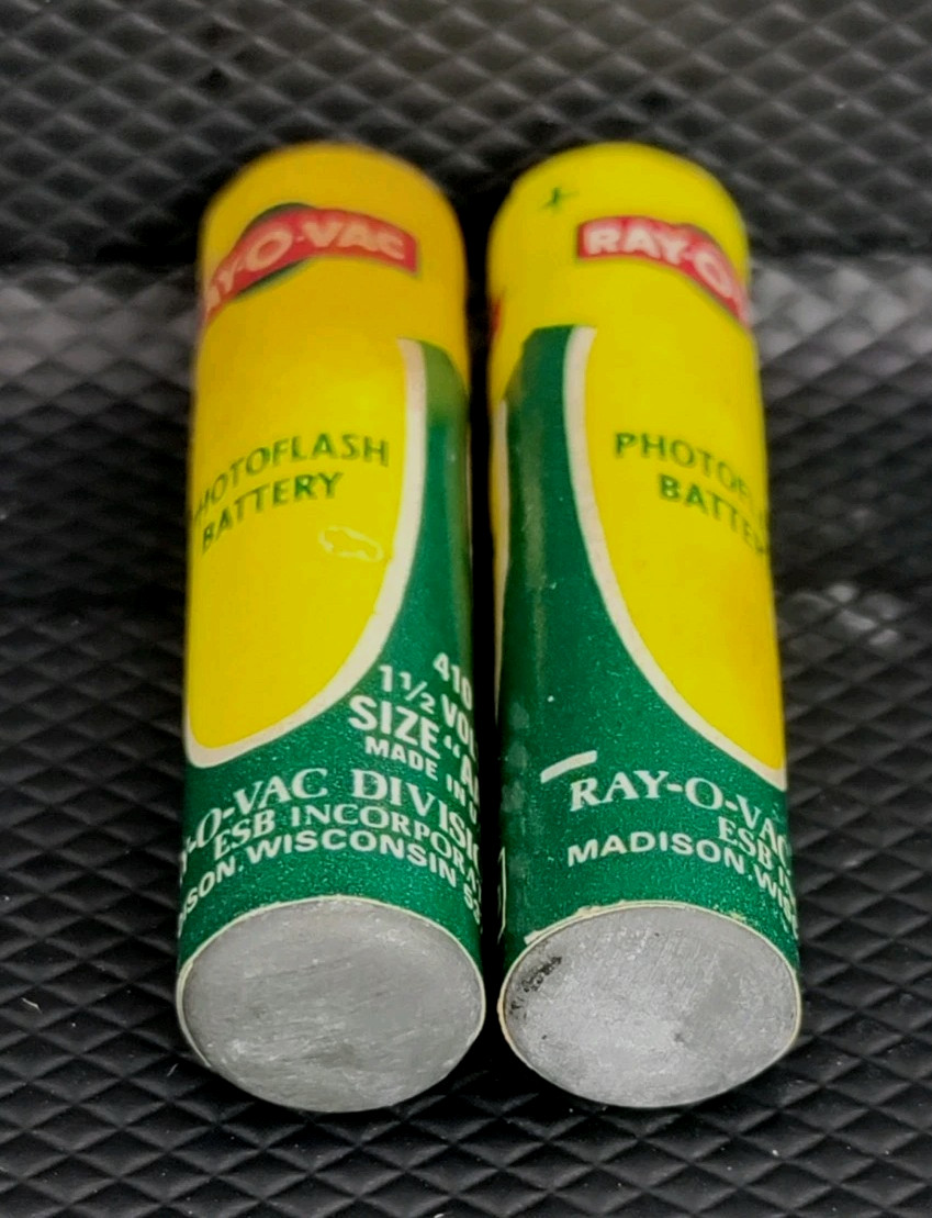 2 -1970’s VTG Ray-O-Vac #410 AAA PhotoFlash Batteries Photography Camera Display