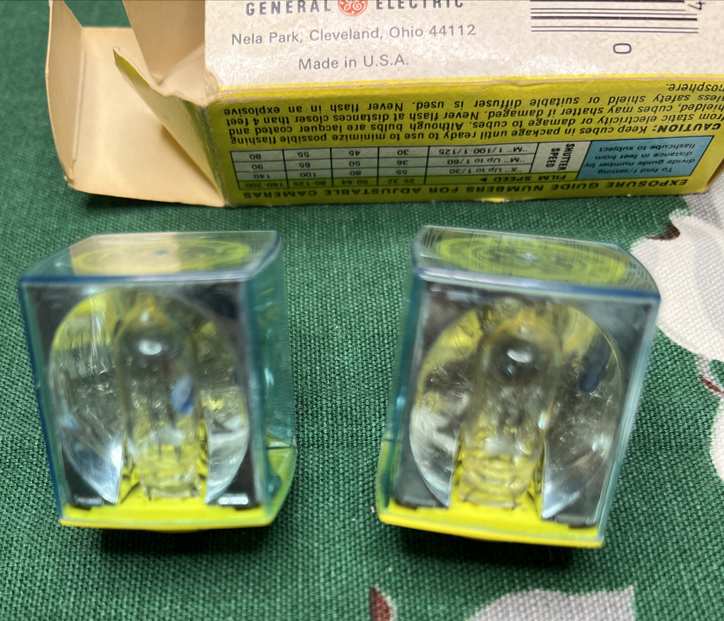 GE General Electric Vintage Camera FLASH CUBES Original Box & 2 Cubes Unknown Co