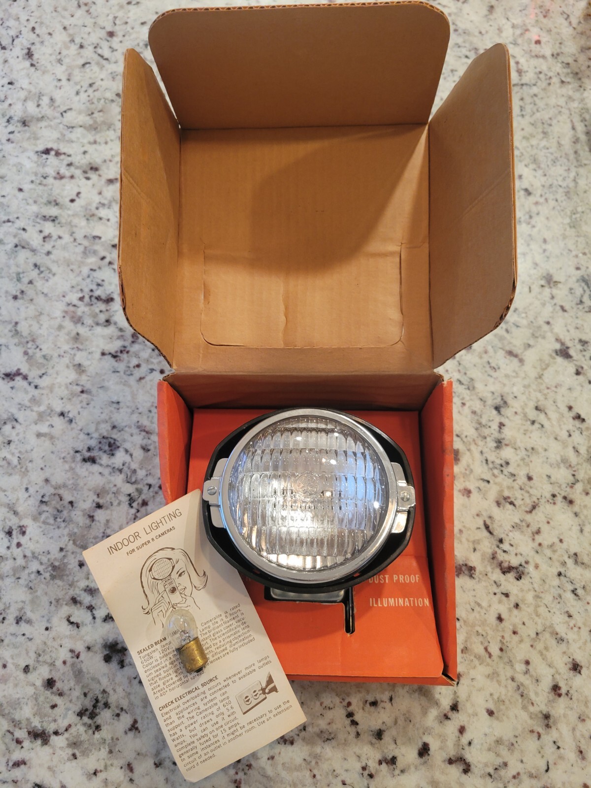 Acme-Lite Cameralite with Universal Mount for Super 8 Cameras with Original Box