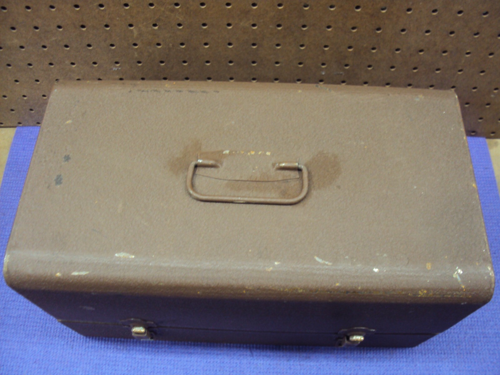 Vintage 7 or 5 Inch Film Reel Canister Case. Holds 12 Canister. Good Condition.