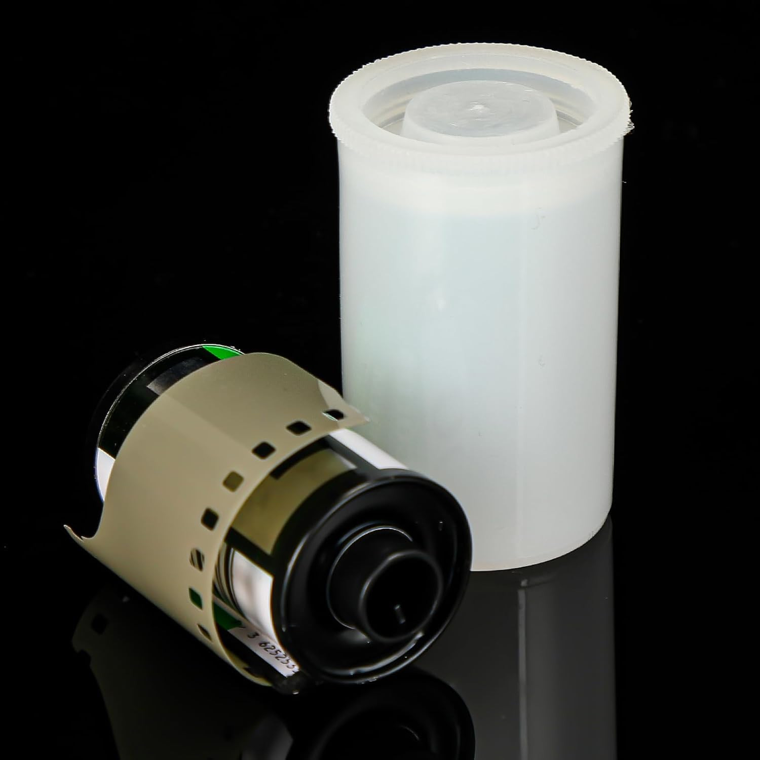 100-Pack 35mm Plastic Film Canisters with Lids Empty Storage Containers for Smal