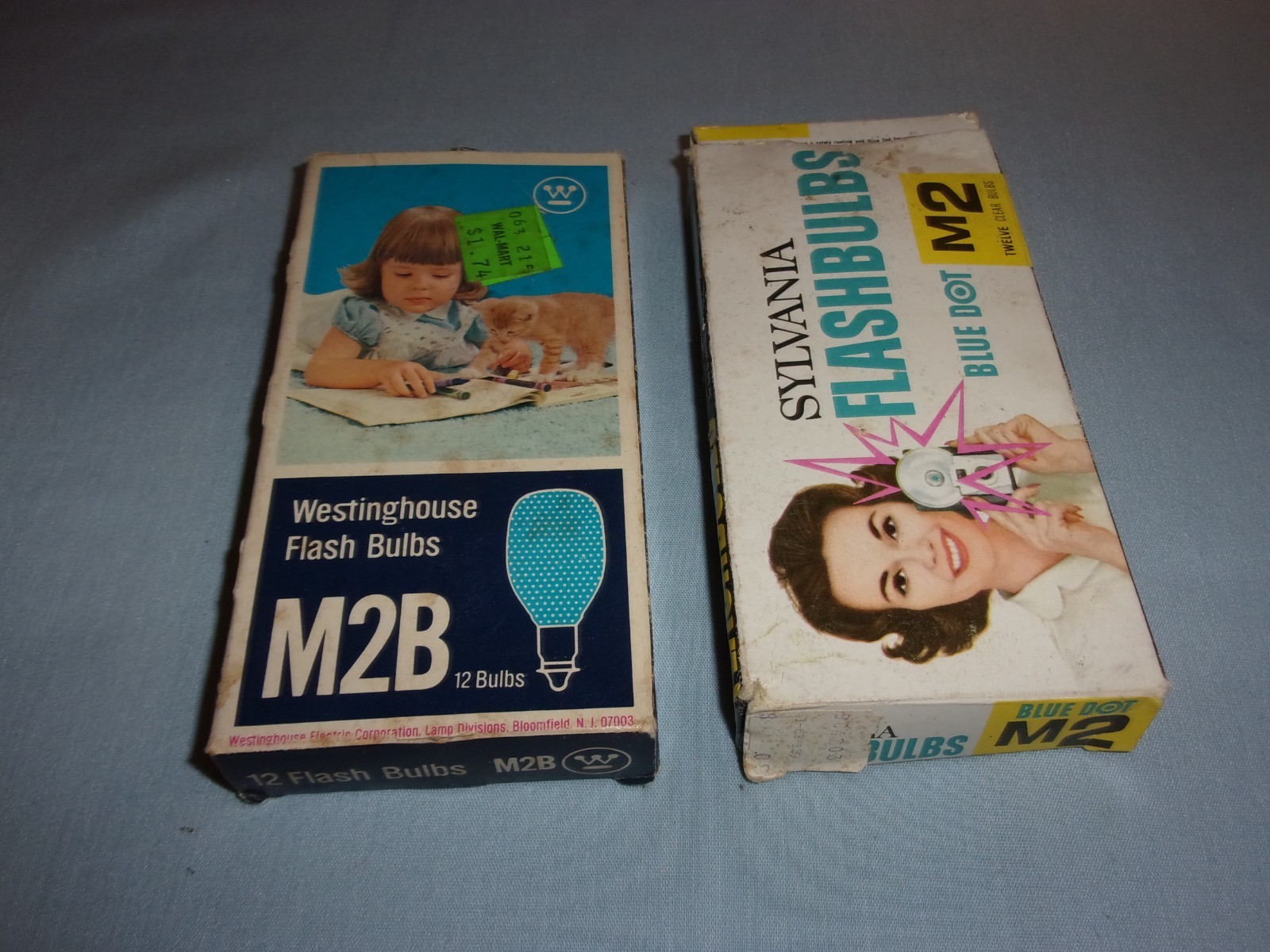 Lot of 17 Vintage Flashbulbs – Blue Dot M2 M2B Sylvania Westinghouse