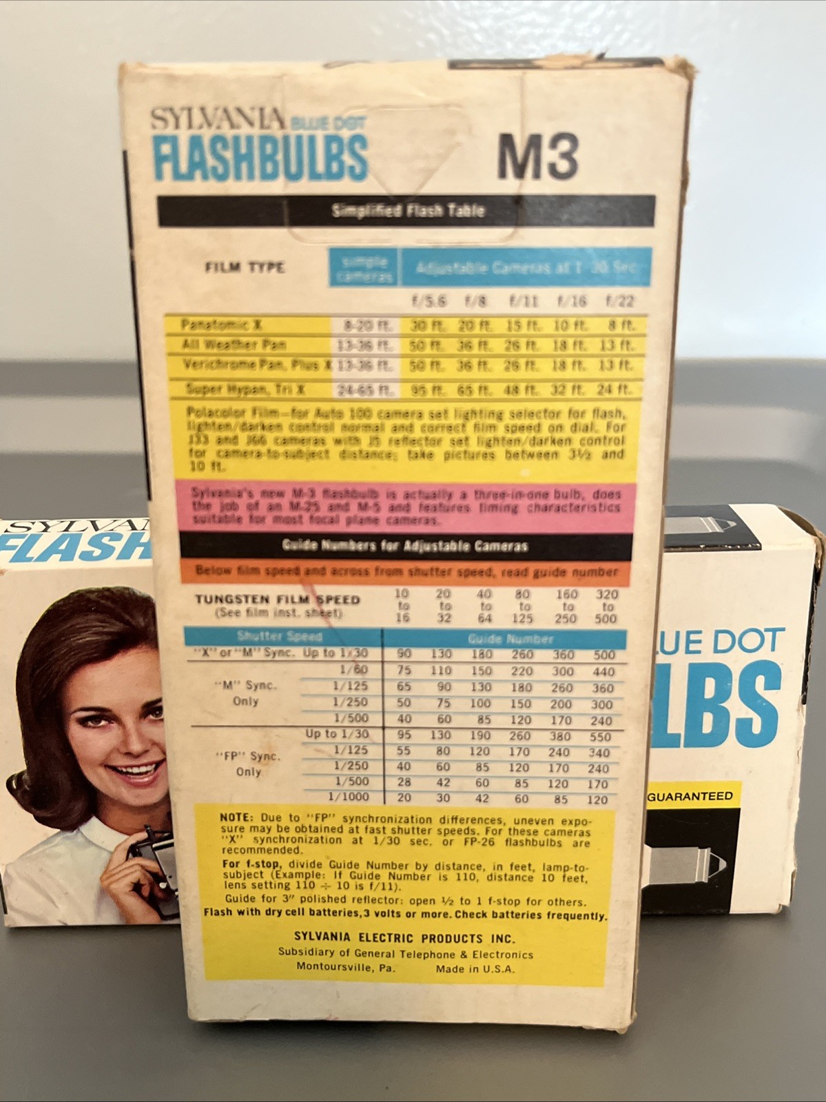 2 Vintage Flash Bulbs Sylvania, GE M3 Blue Dot Flashbulbs – 12 Clear Bulbs