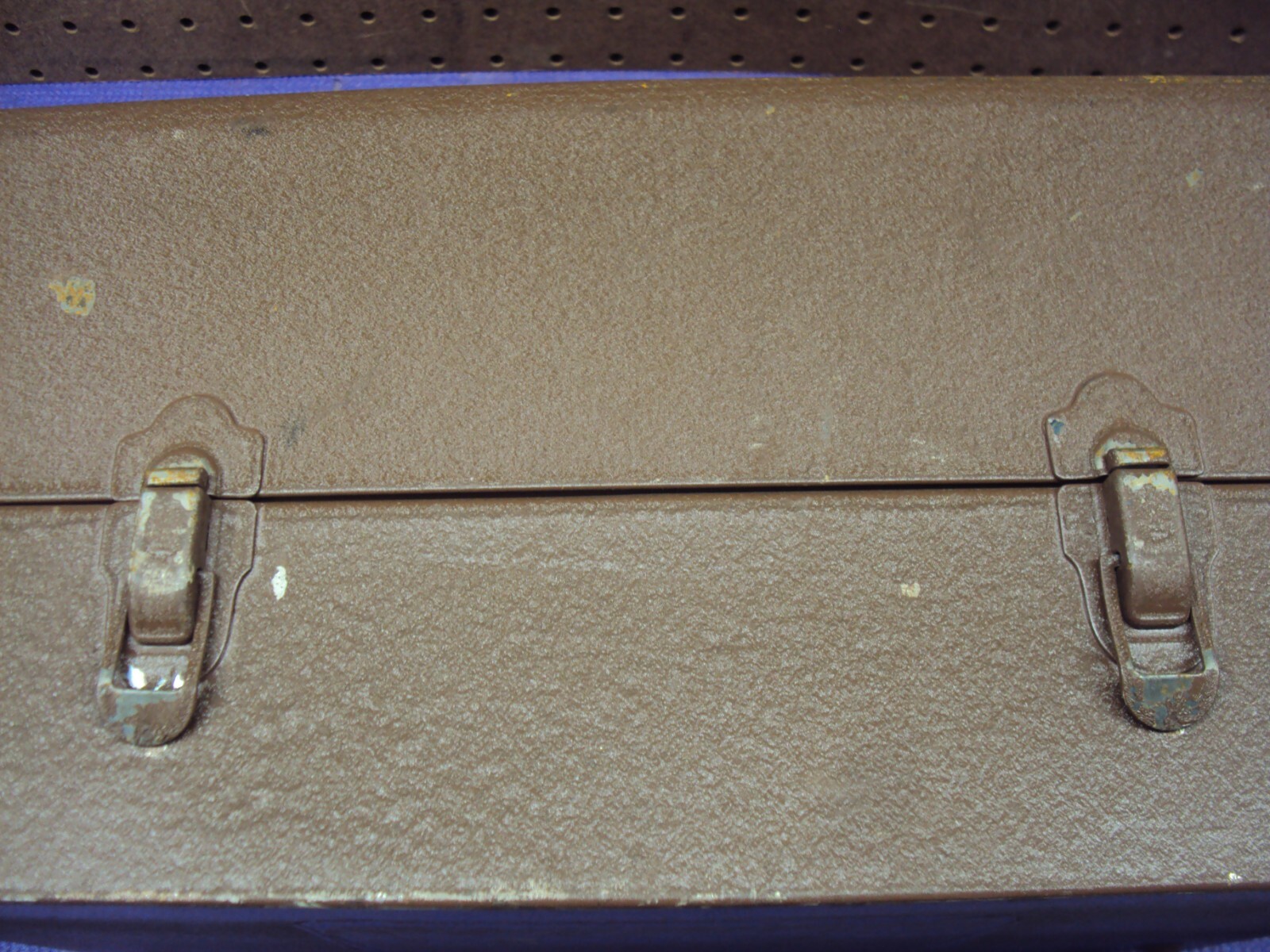 Vintage 7 or 5 Inch Film Reel Canister Case. Holds 12 Canister. Good Condition.