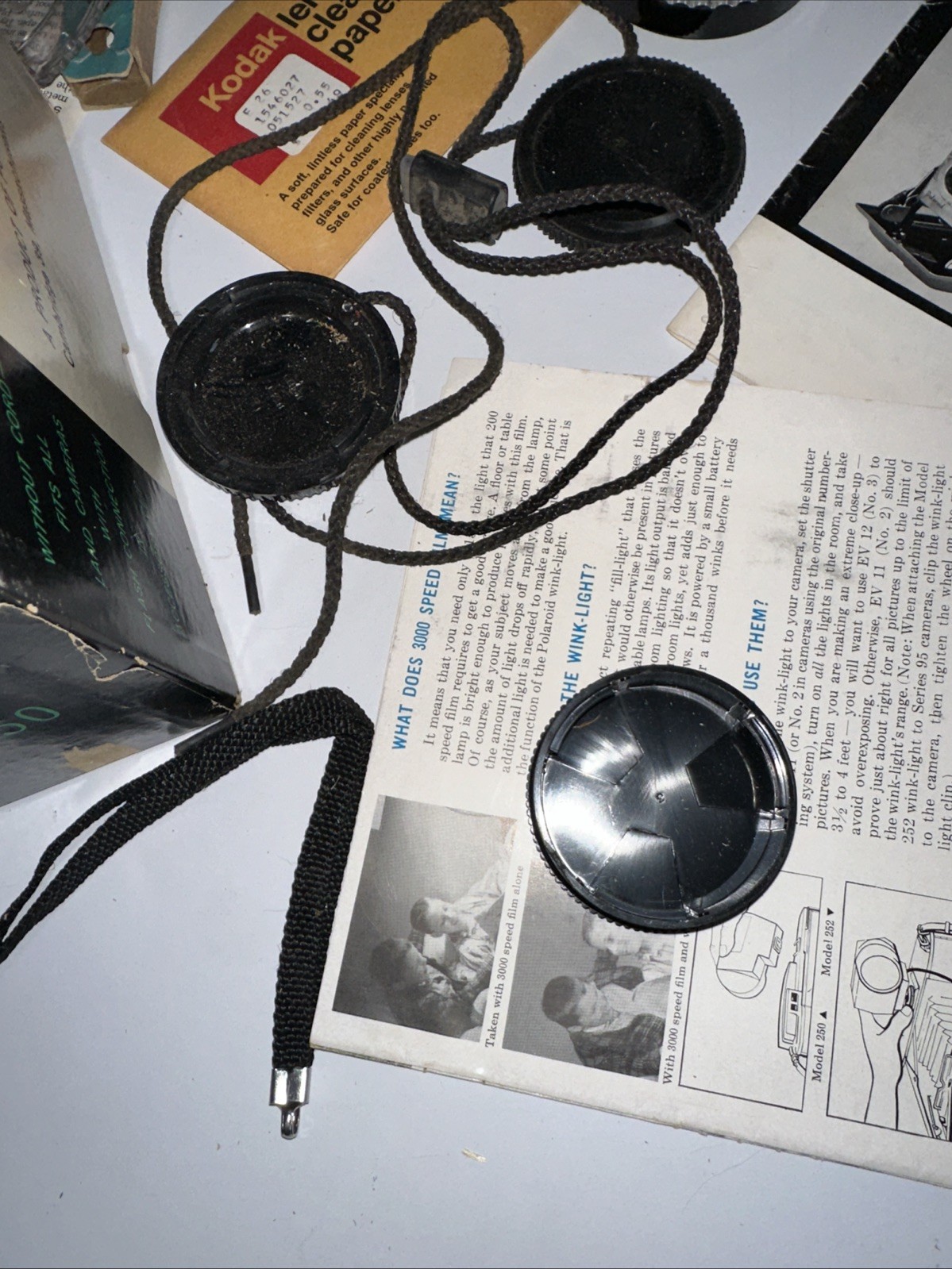 POLAROID WINK LIGHT MODEL 250 VINTAGE CAMERA ACCESSORIES LOT Flash Bulbs Kodak