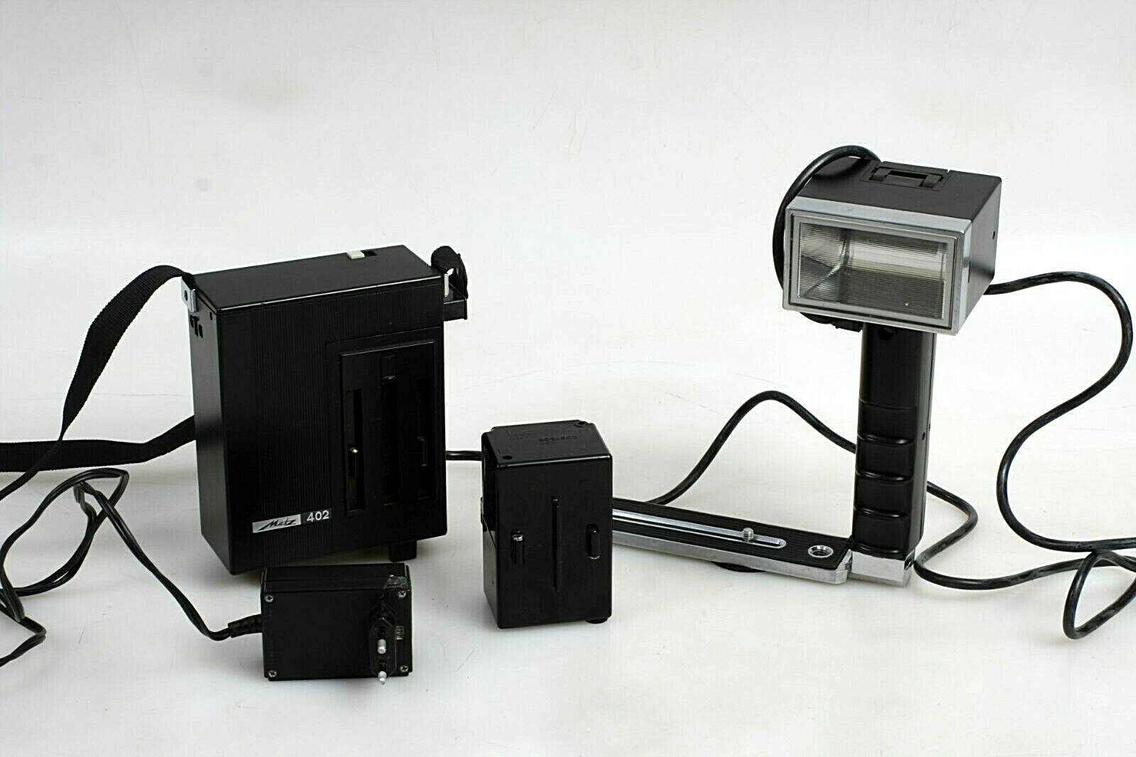 Vintage Metz 402 Flash Gun w Power Supply Case, Cable and Bracket – AS IS
