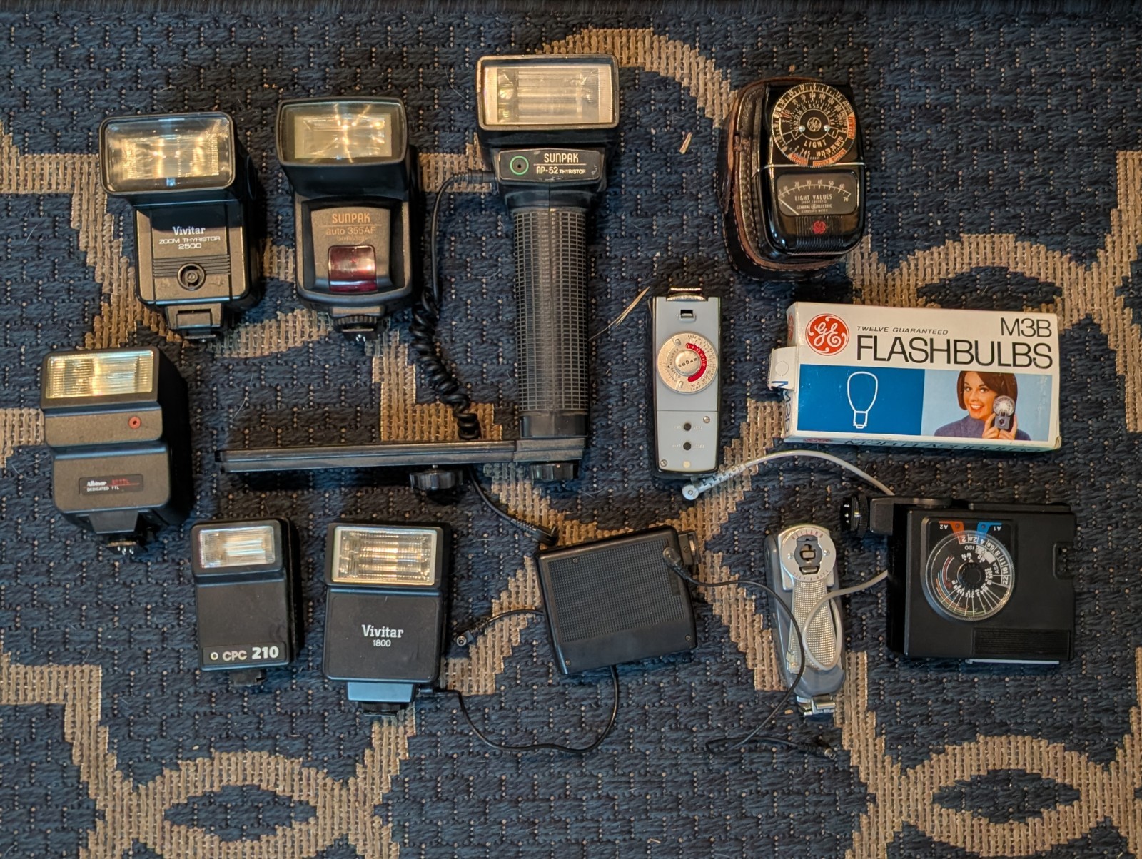 🔥BIG ESTATE LOT VINTAGE CAMERA FLASHES BULB LIGHT METER VIVITAR SUNPAK GE ARGUS