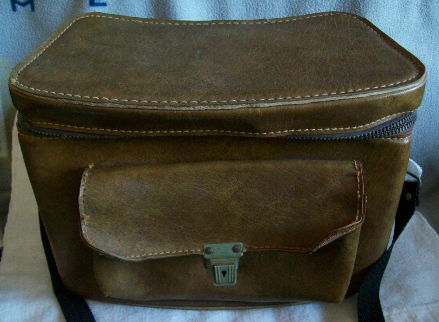 Vtg. COATS CLARKS 1970’s Leather Brown CAMERA Sewing Case 10.5x9x6 w/Felt Inside