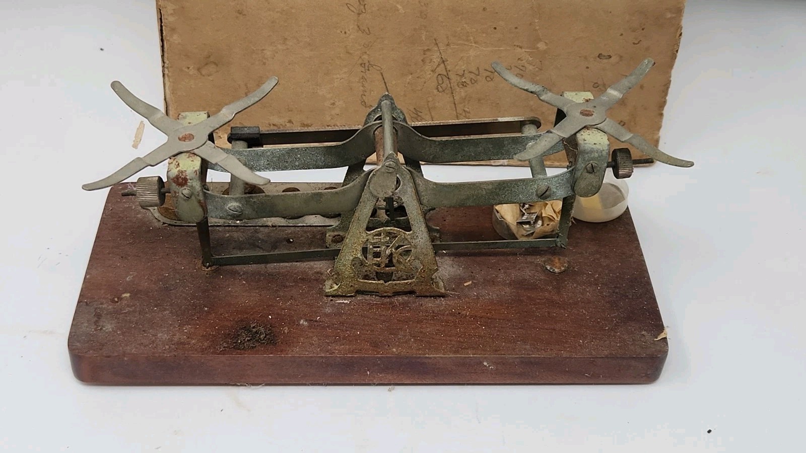 Hey, that’s a cool Eastman Kodak Photography Studio Scale! With Original Box