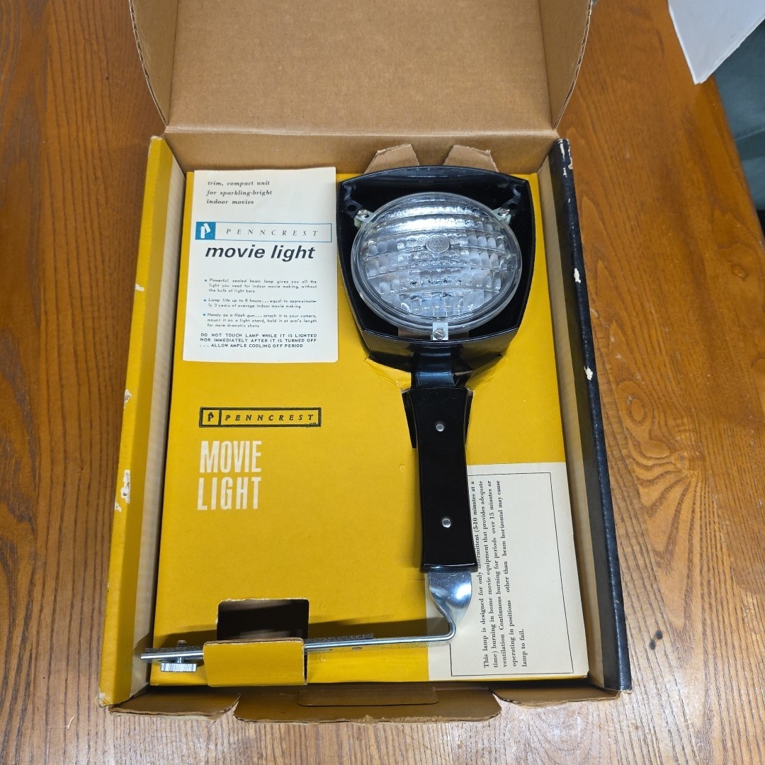 J.C. Penny Penncrest 88 Sealed Beam Movie Light Model 650 Made In USA