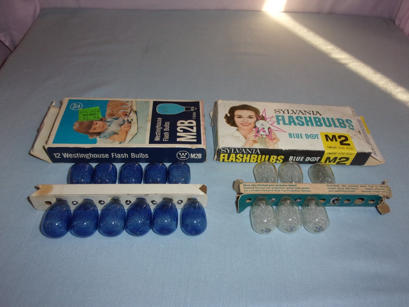 Lot of 17 Vintage Flashbulbs – Blue Dot M2 M2B Sylvania Westinghouse