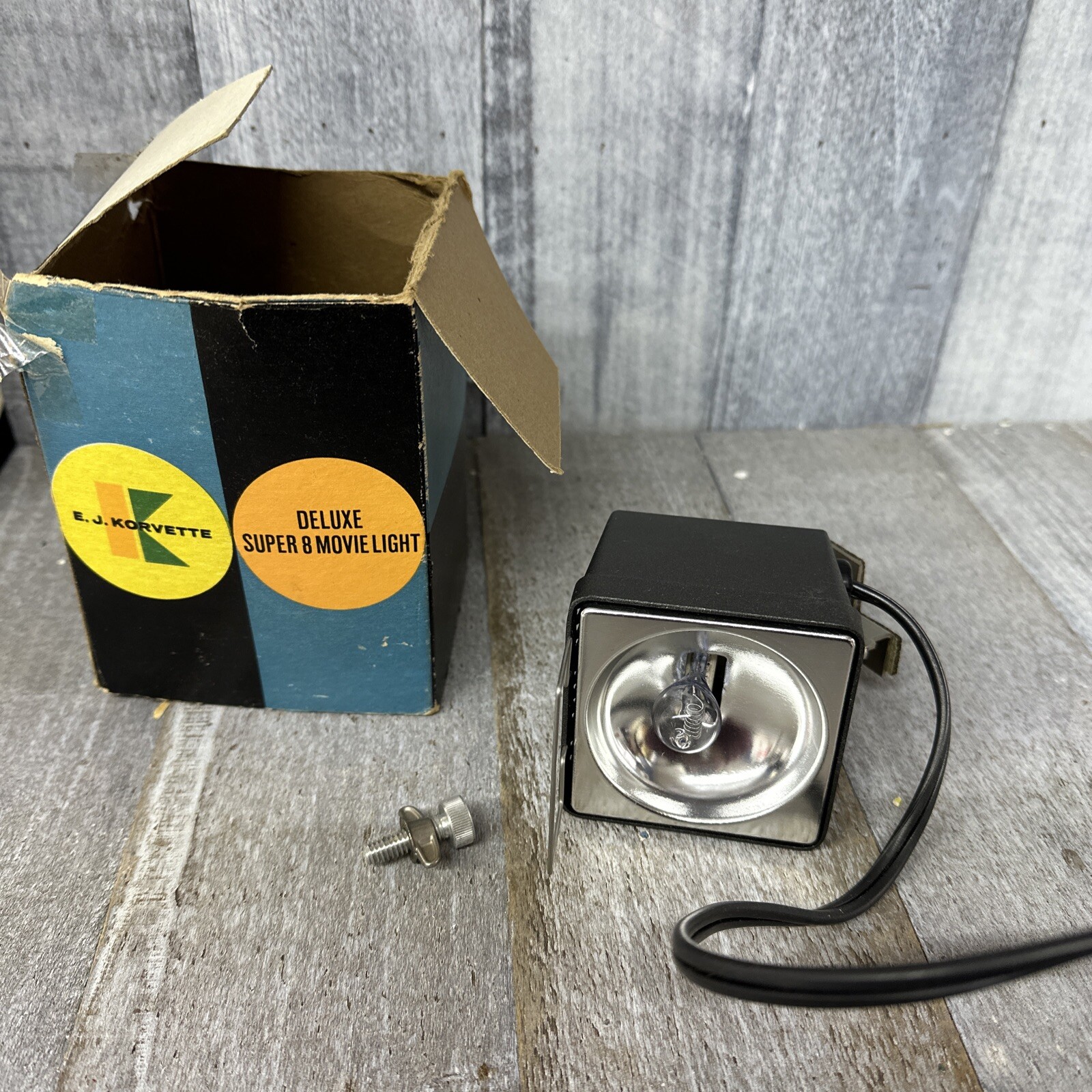 E. J. Korvette deluxe super 8 movie light