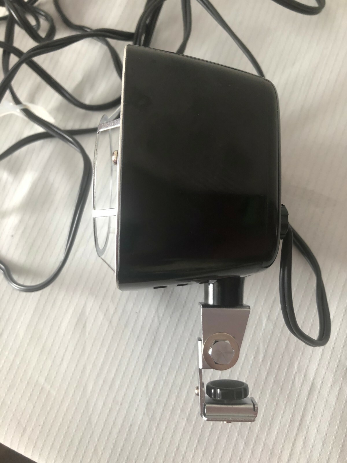 Vintage LPL Co Camera Flash Unit with working bulb cord and braket