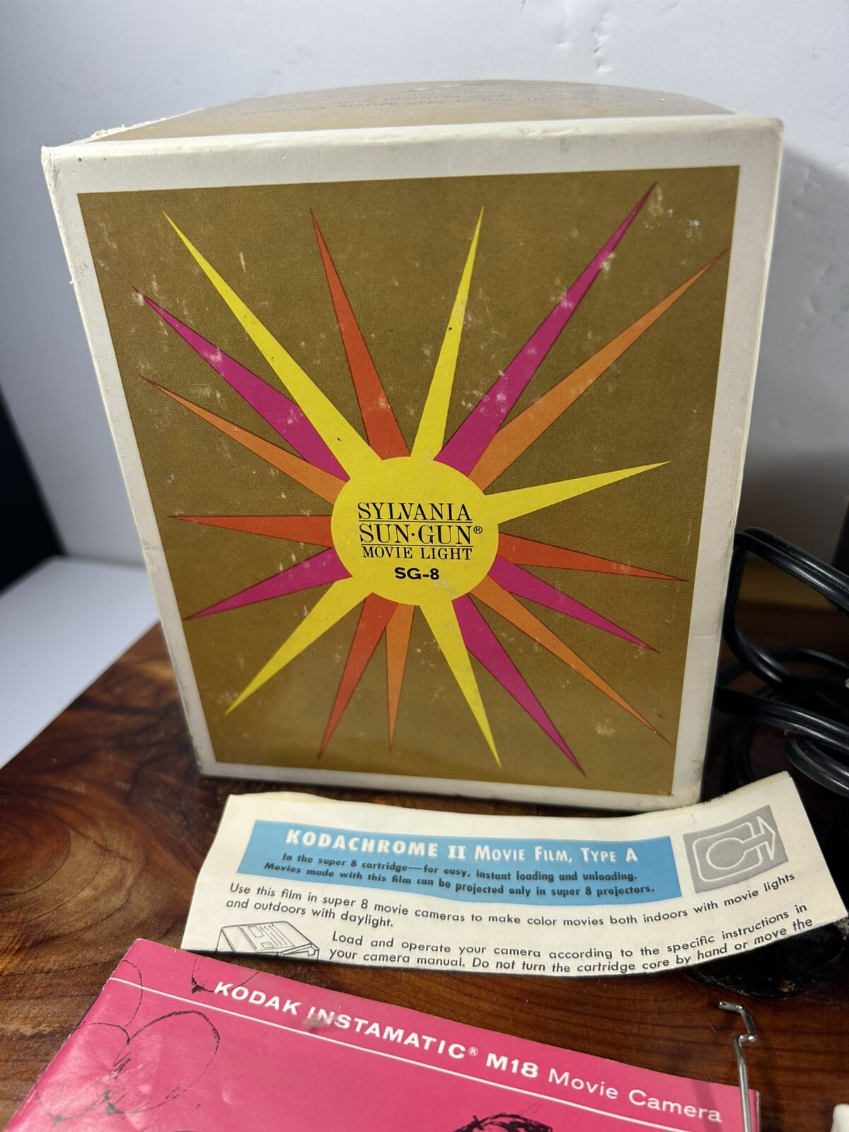 Vintage Sylvania Super 8 Sun Gun Movie Light SG-8 Box, Handle & Manual Untested
