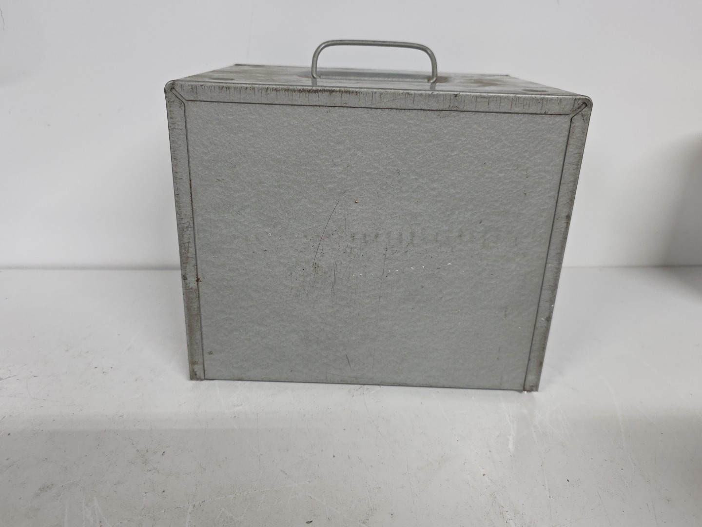 Brumberger Reel/Reel Metal Storage Case With Pop Out Tabs & 12 Empty Canisters