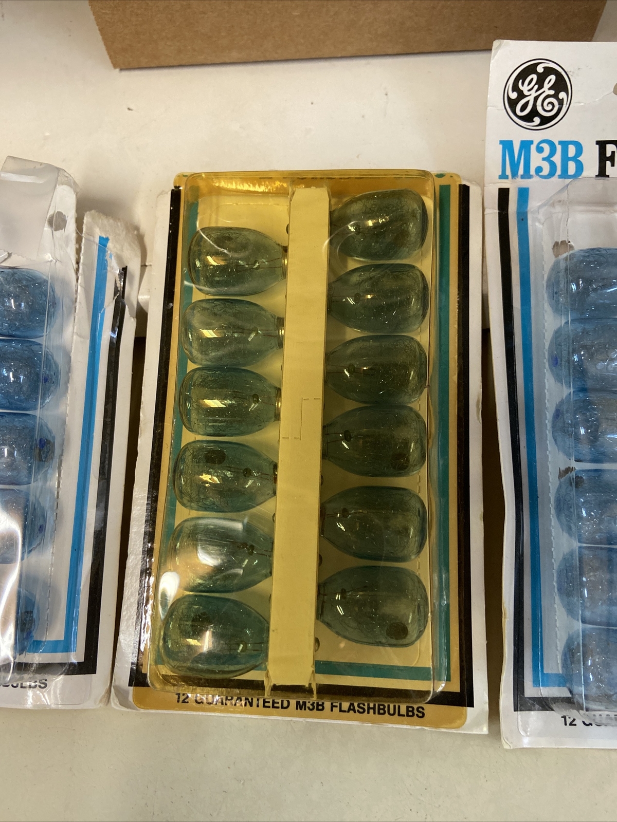 GE M3B Flashbulbs Blue 34 bulbs