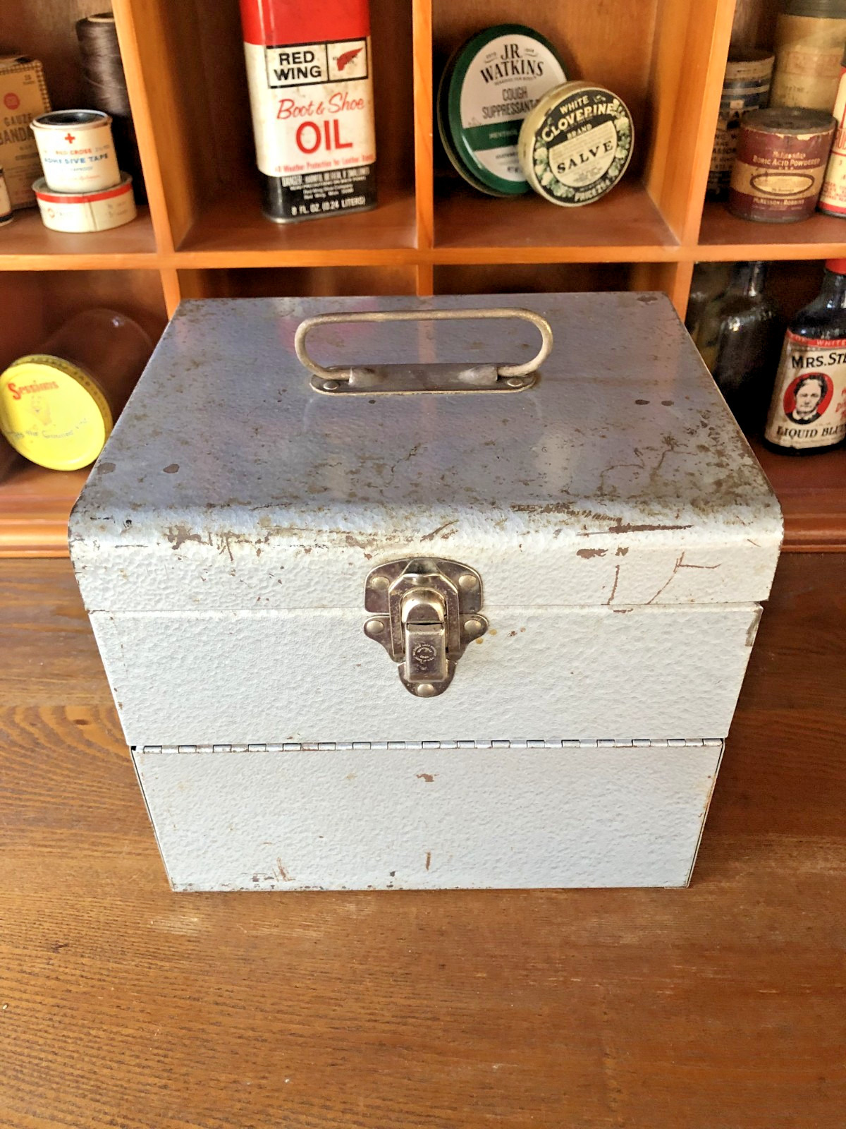 Vtg. Silver Metal Film Canister Reel 12 Slot Carrying Case Chest 16MM / 8MM