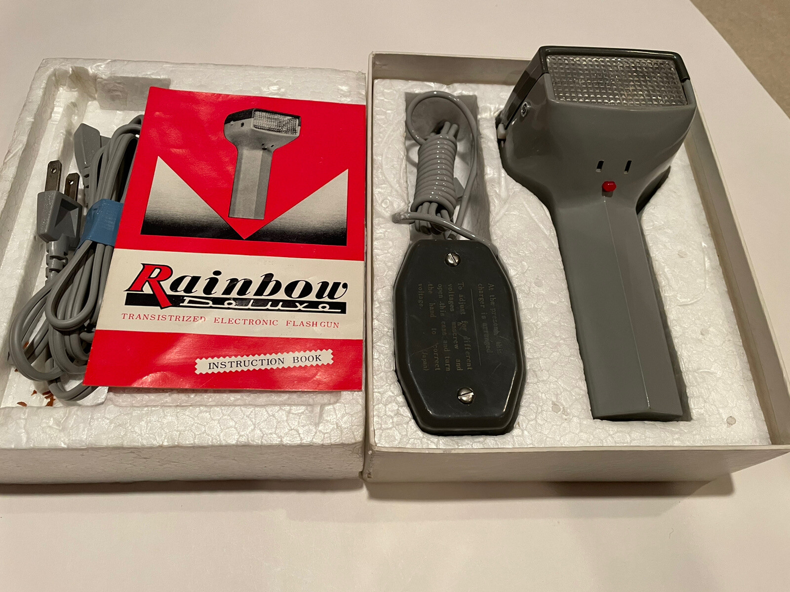 Rainbow Deluxe Electronic Flash Gun Unit w/ Original Box & Charger Vintage