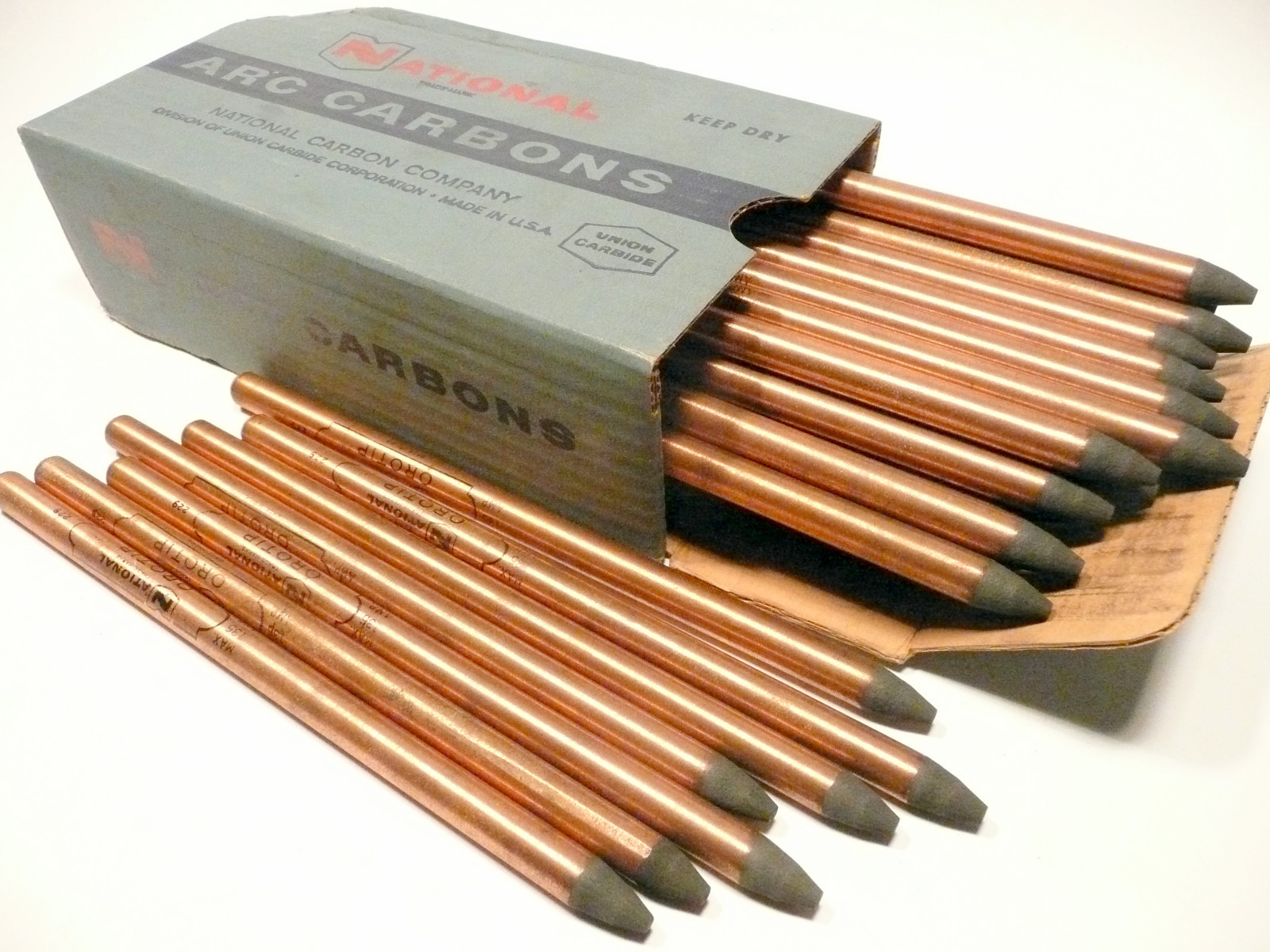 CARBON ARC RODS for 35mm FILM PROJECTION – 1 BOX of 11mm x 9″ NATIONAL NEGATIVE