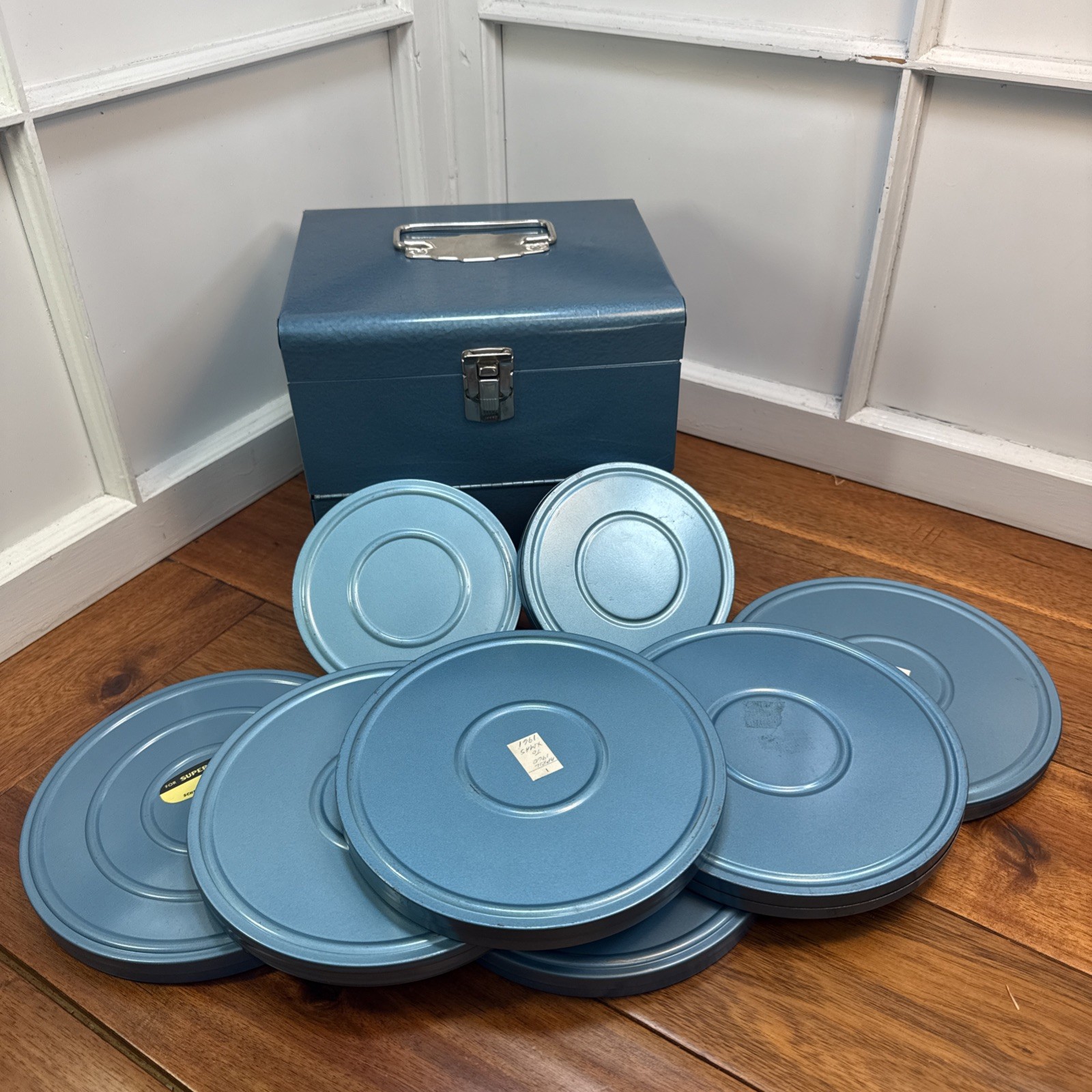 Super 8 MM Metal Film Reels Carry Case Box & 8 Canister & Reels Vintage Logan