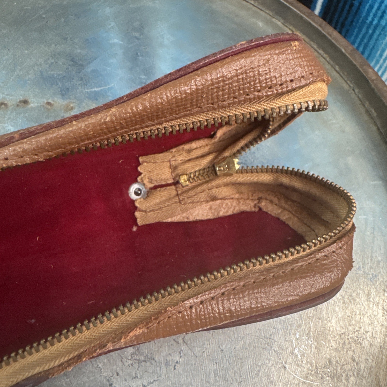 Vintage Avigo Tripod Leather Case-Great Shape, Fully Functional Zipper