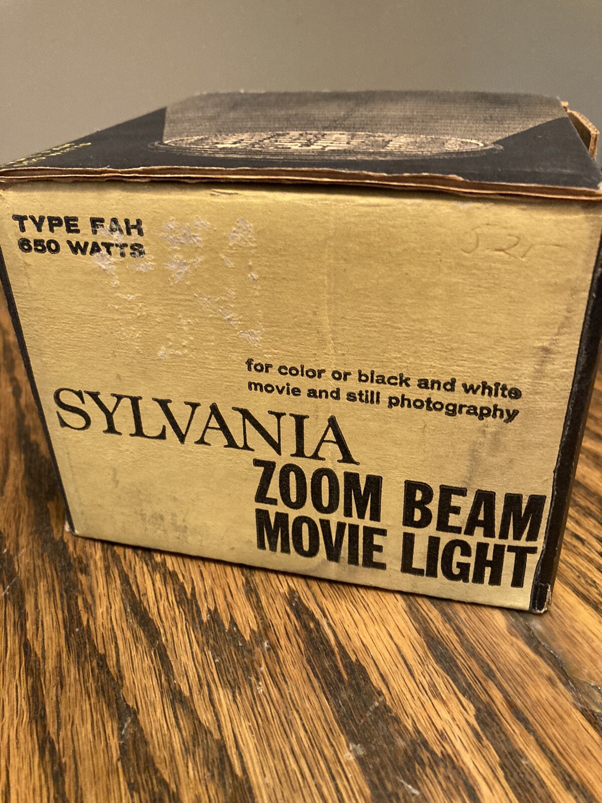 SYLVANIA Zoom Beam Movie Light NOS Type FAH 650 Watts 120 V USA Made RARE!