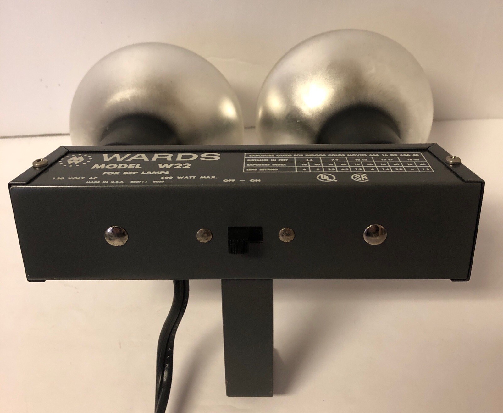Vintage Movie Camera Light Bar Montgomery Ward Model L22 Indoor Dual Lamp -Works