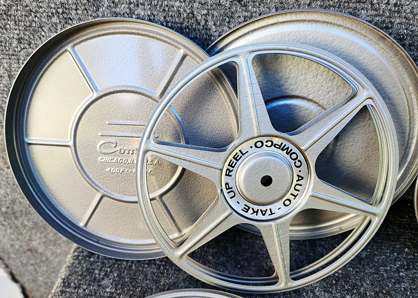 LOT 4 Vintage Gray Metal 8 MM 5 ” Film Cans & Reels [3 COMPCO + 1 Other] (VGUC)