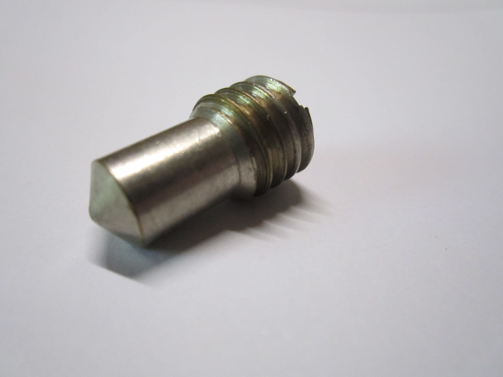 SWISS BOLEX 16MM MOVIE CAMERA ( TRIPOD MOUNT ADAPTER SCREW 3/8′–1/4″)