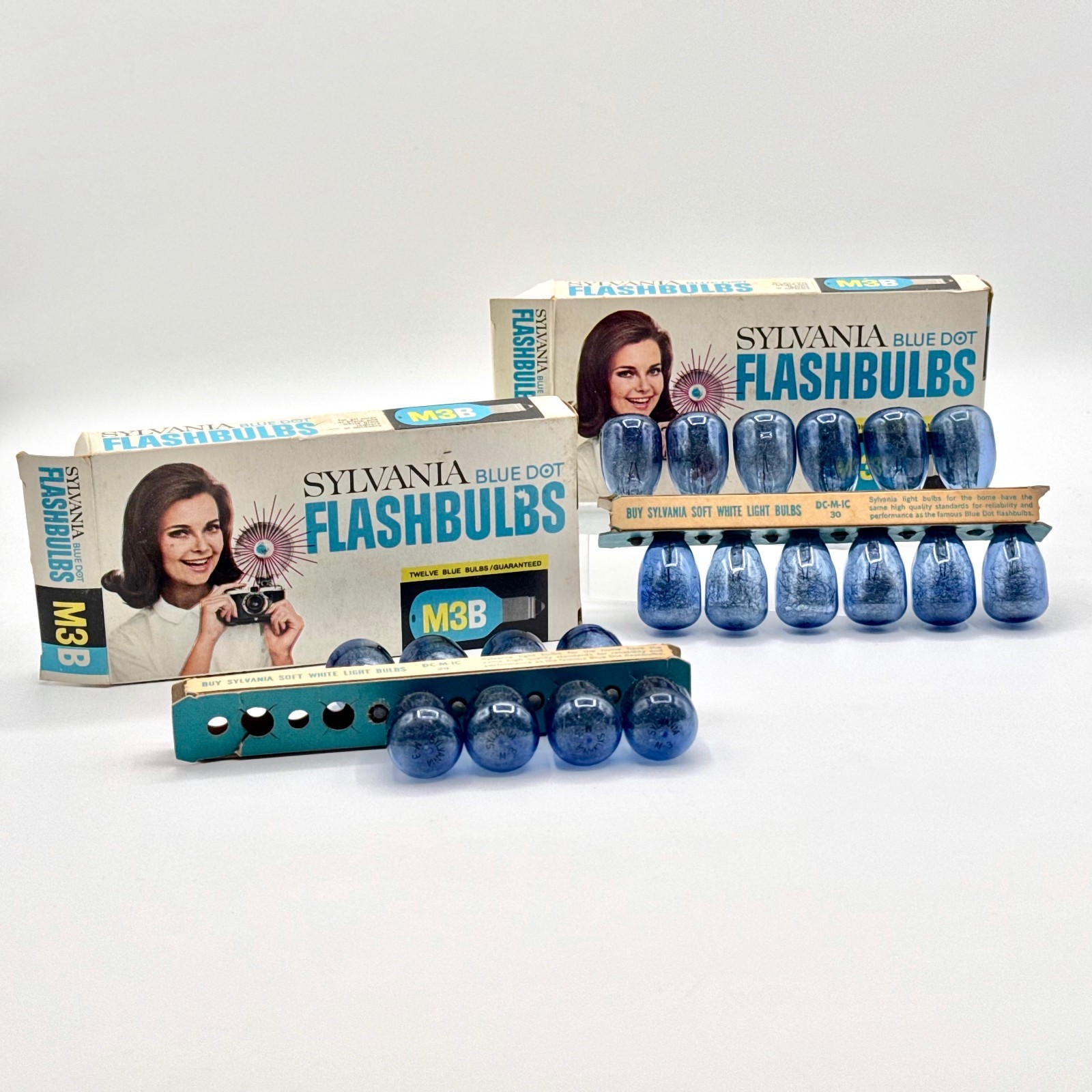 Vintage Sylvania Blue Dot Flashbulbs M3B Lot w/ Boxes Untested Camera