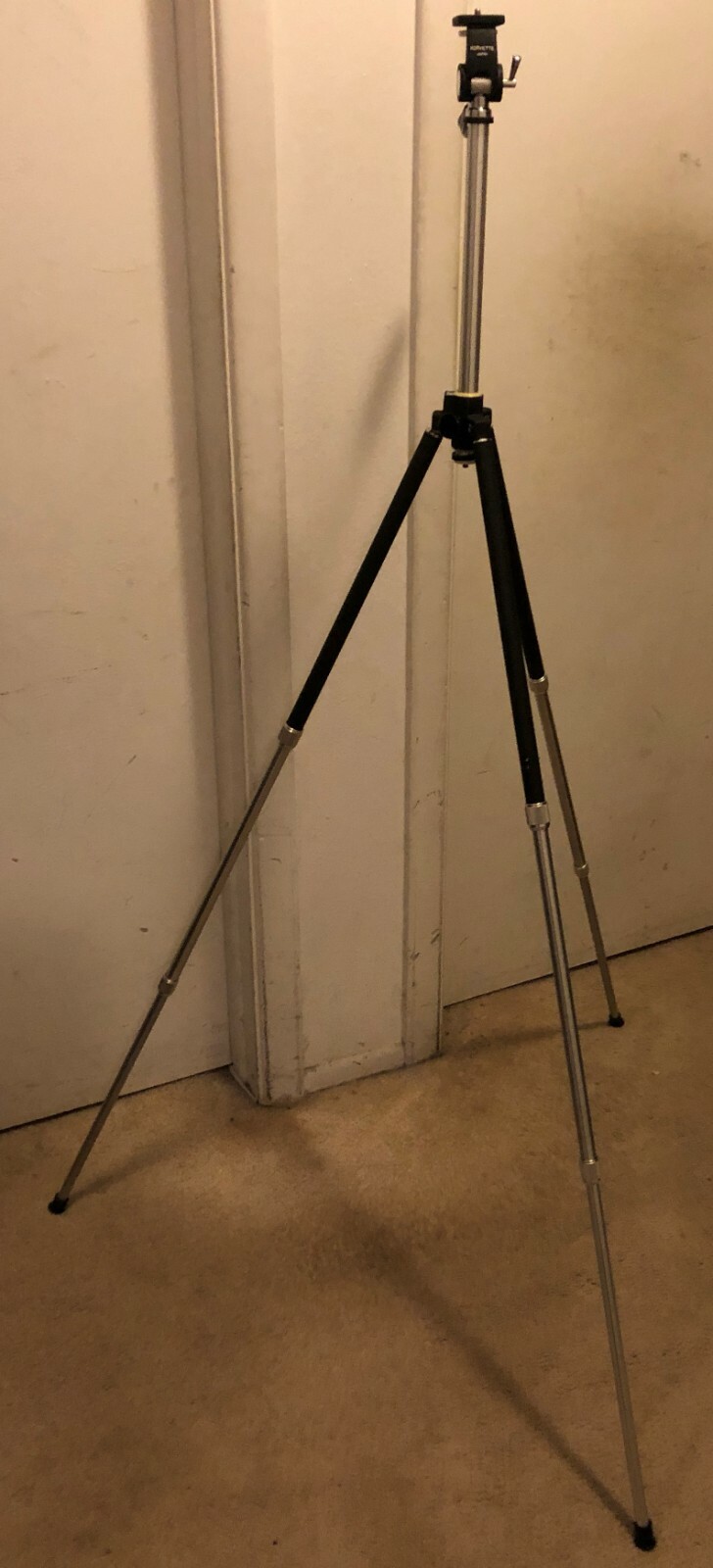 E.J. Korvette Deluxe Elevating Tripod #110 Vintage Photography / Videography Box