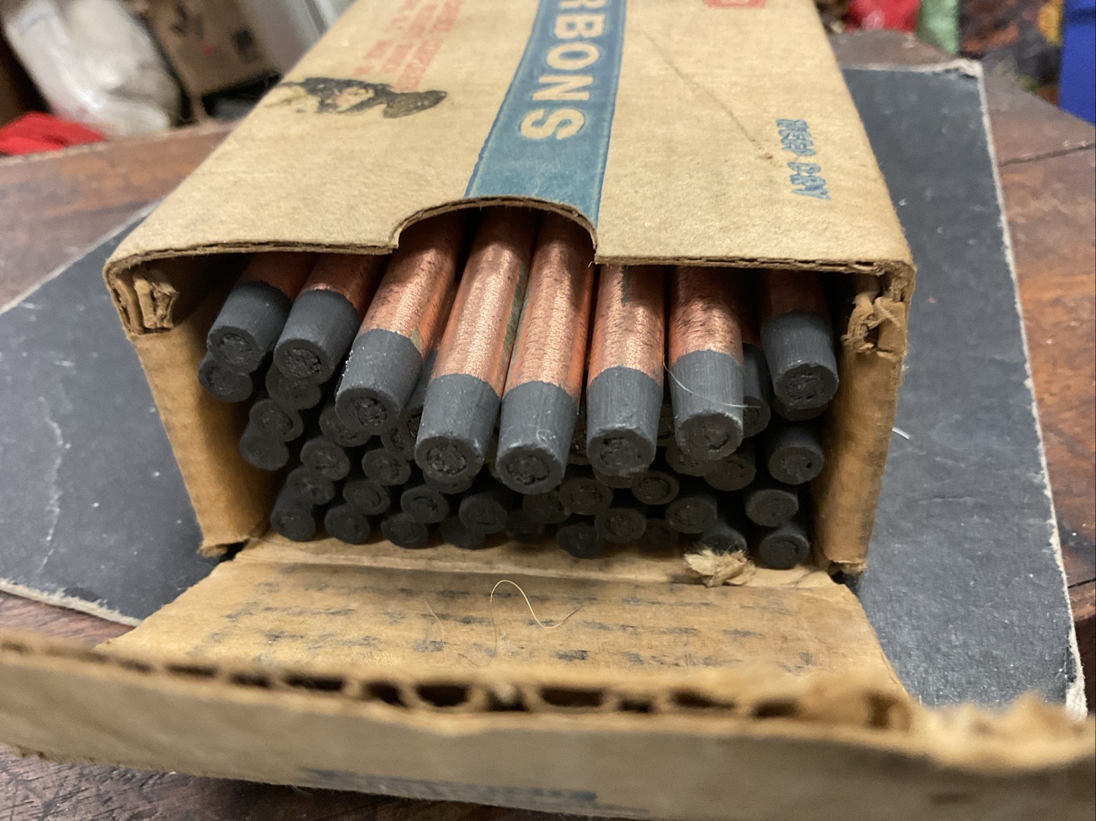 L3600 Arc Carbons 9mm X 8″, Box of 50 NEW NOS Union Carbide Corp 205mm Rods