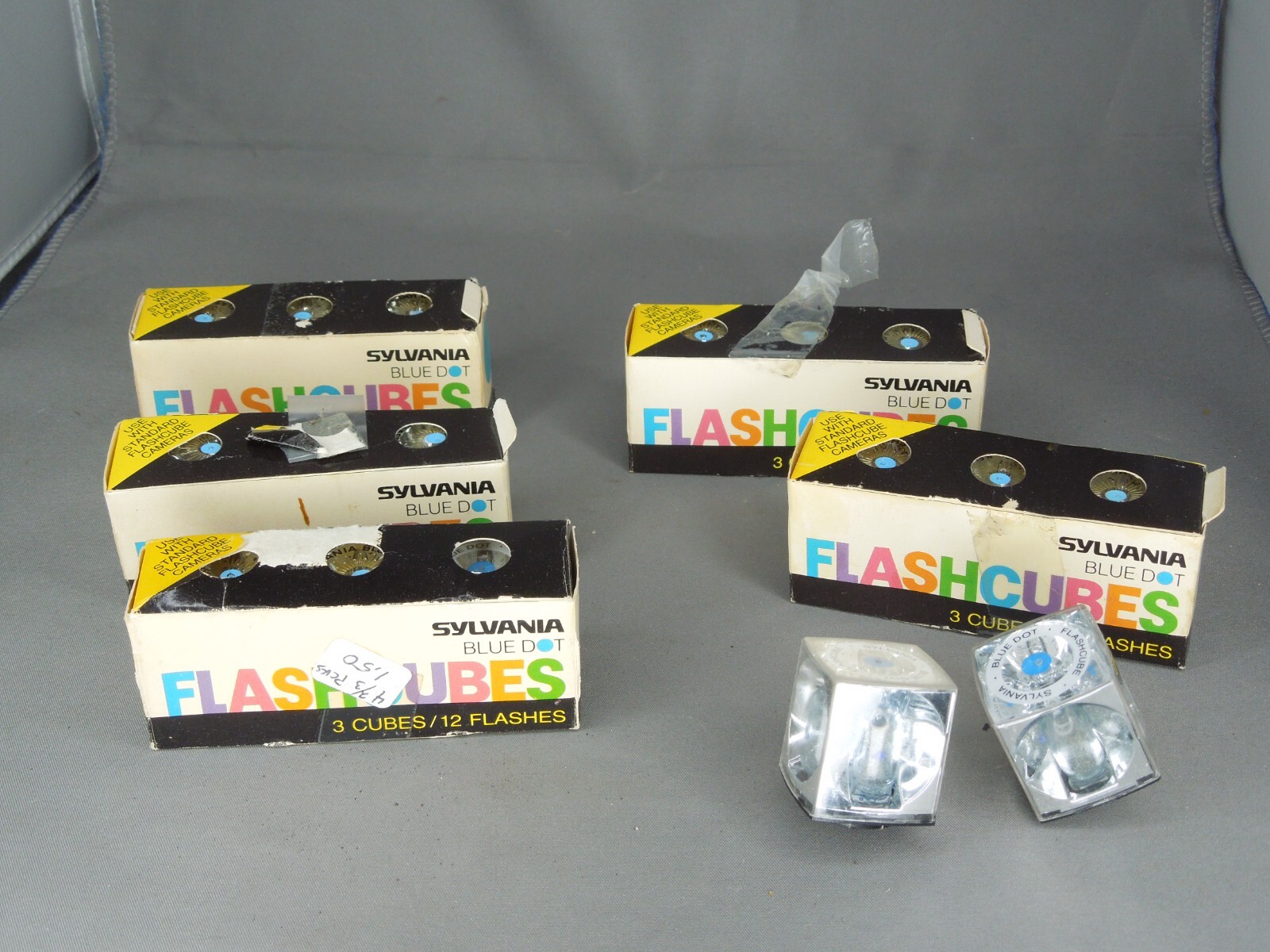 Vintage New – Sylvania – Blue Dot Flashcubes – 15 Cubes / 60 Flashes +2