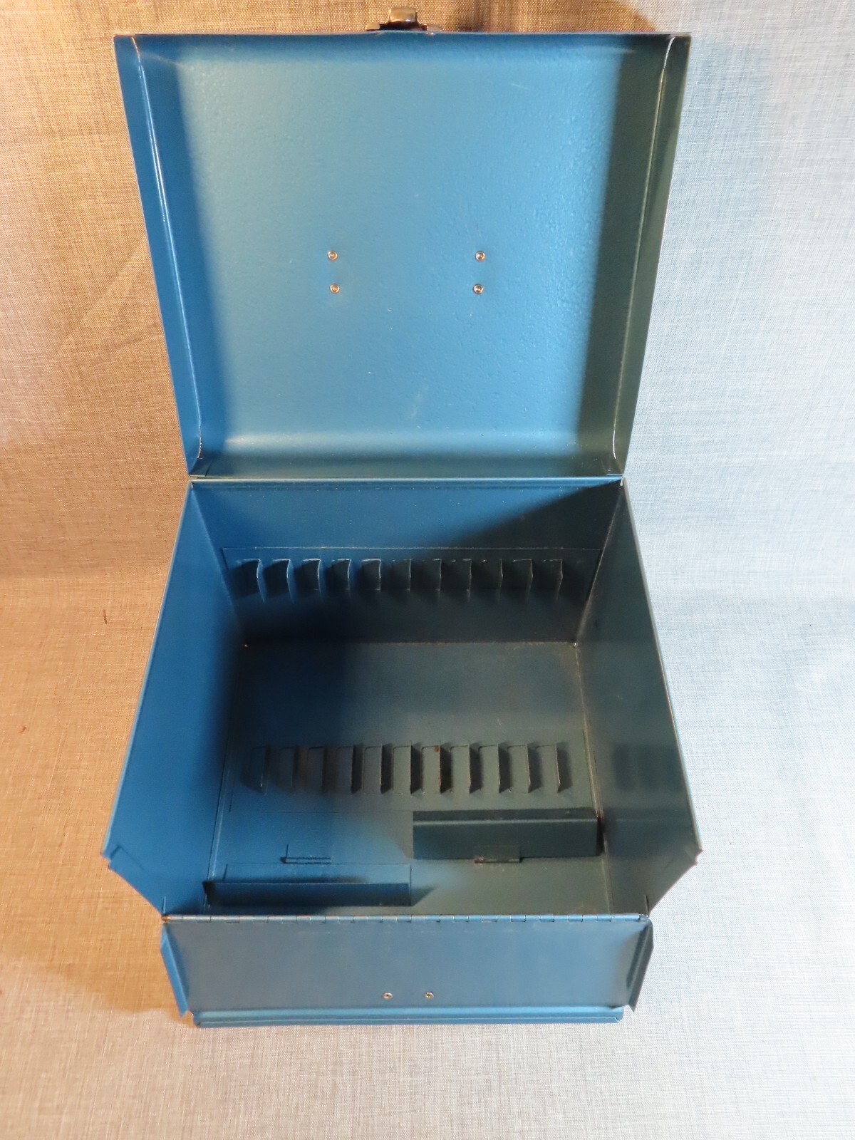 Vintage LOGAN Super 8 Film Can Storage Case – Blue Metal – Nice Condition