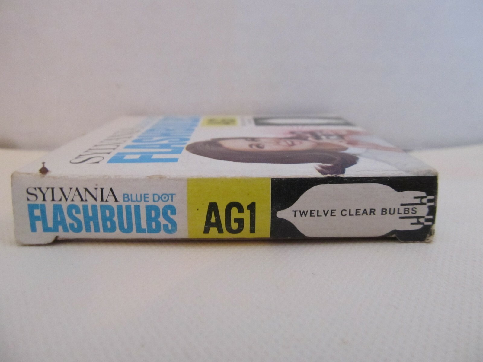 Vintage SYLVANIA BLUE DOT AG1 Flashbulbs 12pk~Use With Black & White Film~Unused