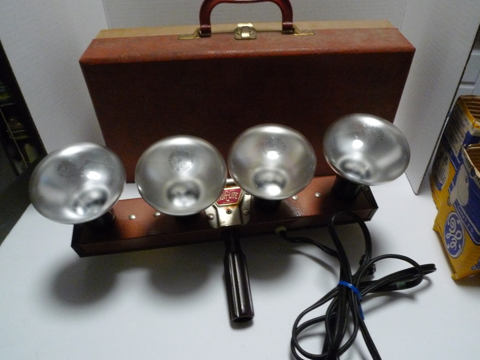 Acme Mov-E-Lite Movie Light Bar in working order with Case Chicago