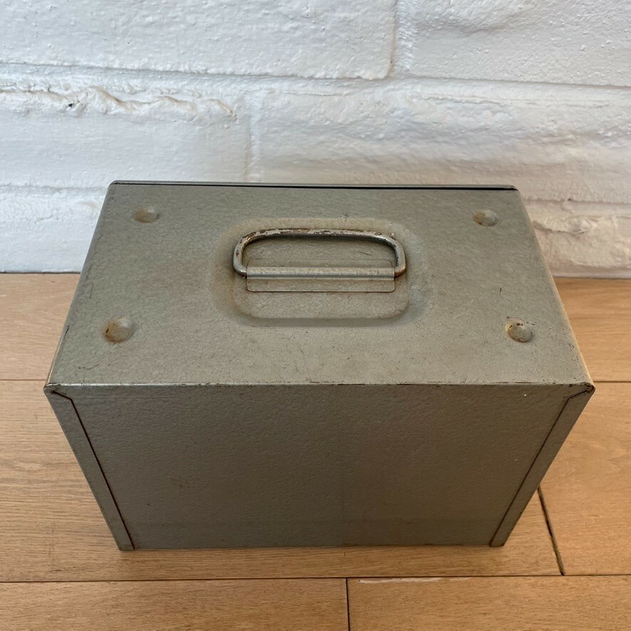 Brumberger 8mm Film Reel Carrying Case Holds 12 5 in Reels Vintage