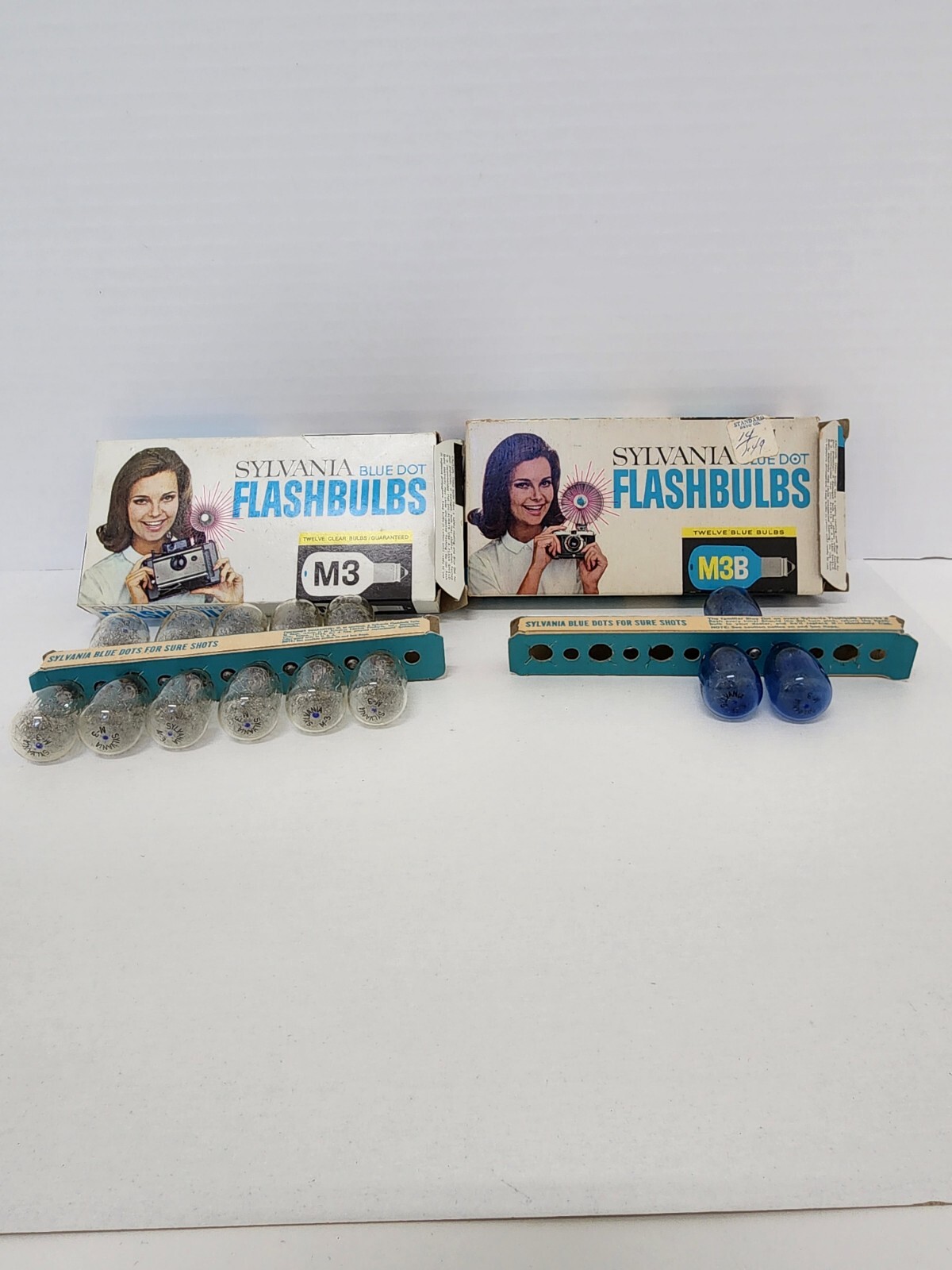 Vintage Sylvania/GE Flashbulbs Blue Dot M3, M3B – 14 Bulbs 3Blue 11 Clear Box
