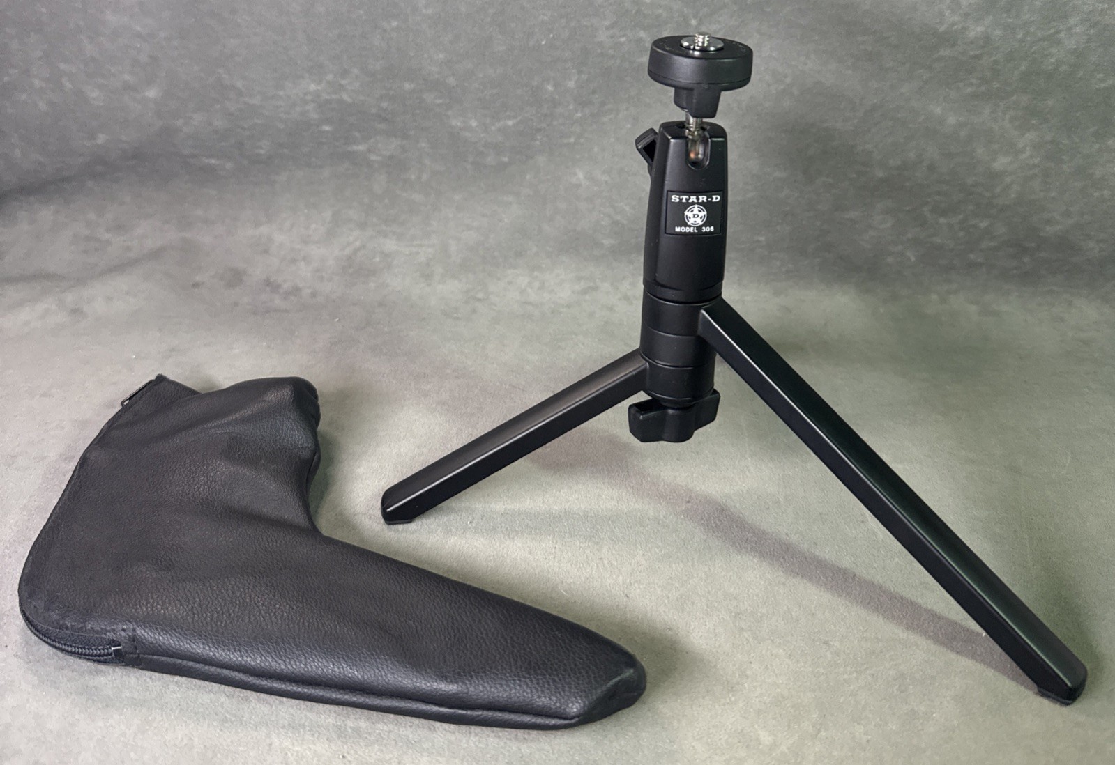 Star-D Model 306 Camera Table Top Tripod with Zipper Case