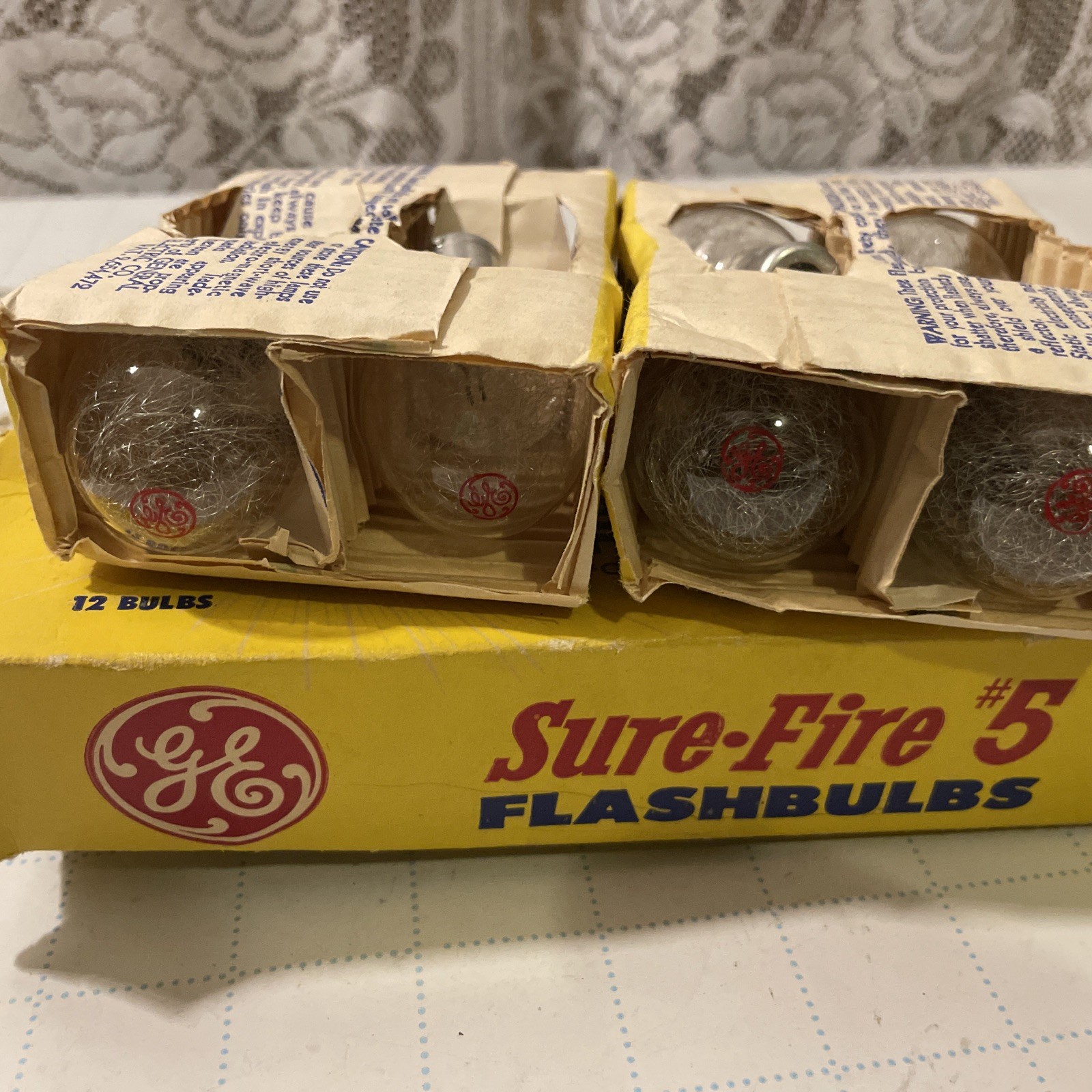 Flashbulbs Type SM Speed Midget, vintage film camera, General Electric 7 bulbs