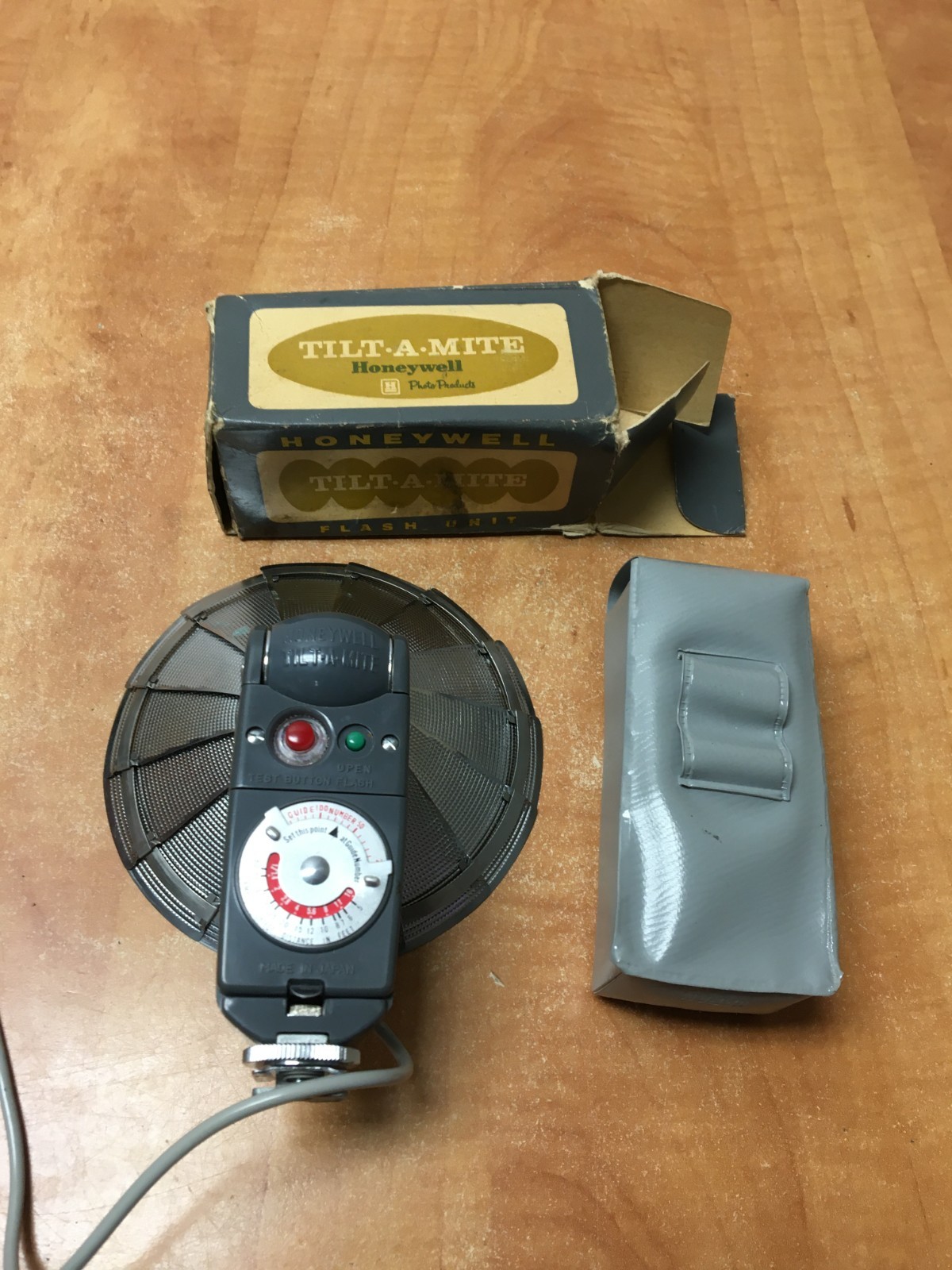 Honeywell Tilt-A-Mite Camera Flash Unit Collapsible Fan Style – Vintage