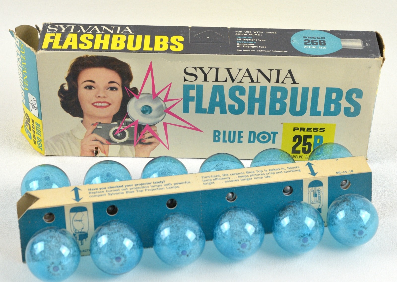 Vintage Sylvania Blue Dot Press 26B Flashbulbs Blue Color 12 Unused Original Box