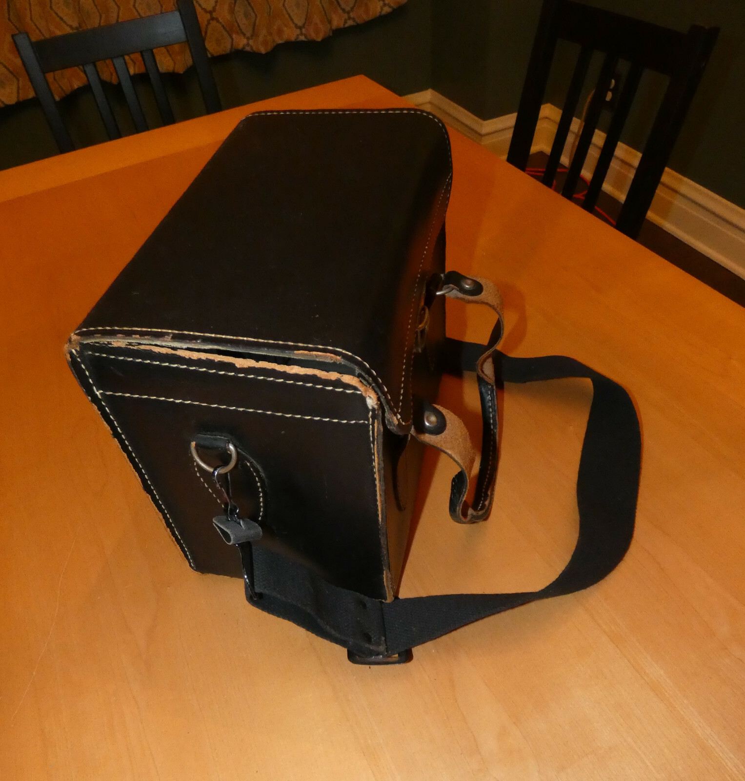 LARGE LEATHER CASE – TOWER CAMERA – VINTAGE – WITH STRAP – GEAR CASE BAG