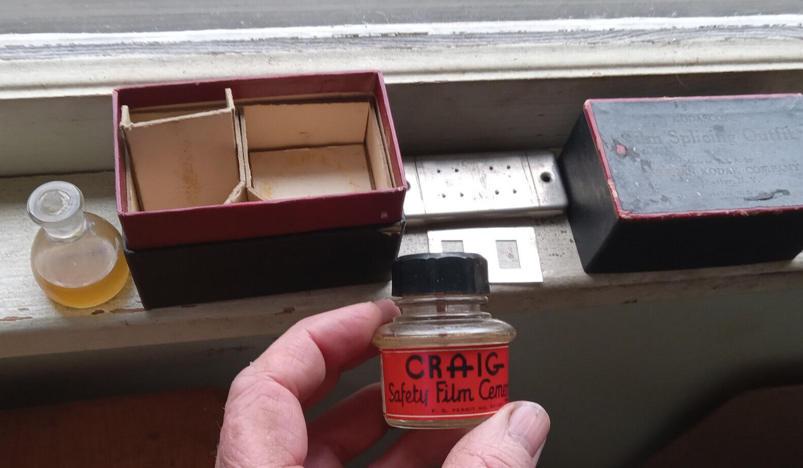 KODASCOPE FILM SPLICING OUTFIT EASTMAN KODAK CO BOTTLES ETC IN ORIGINAL BOX
