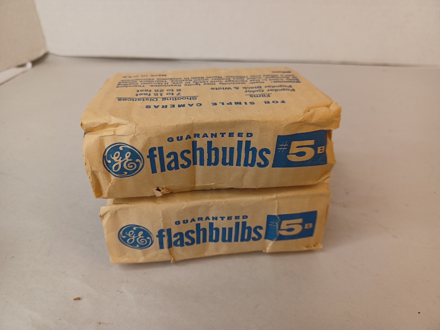 Vtg lot General Electric GE 5B Blue Camera Flash Bulbs 8 Bulbs