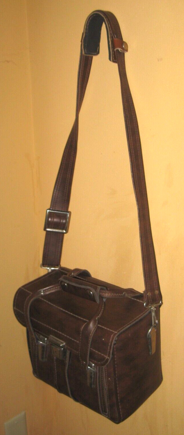 Vintage 11″ x 9″ x 7″ – Brown Leather Camera Bag / Case – With Strap doctor