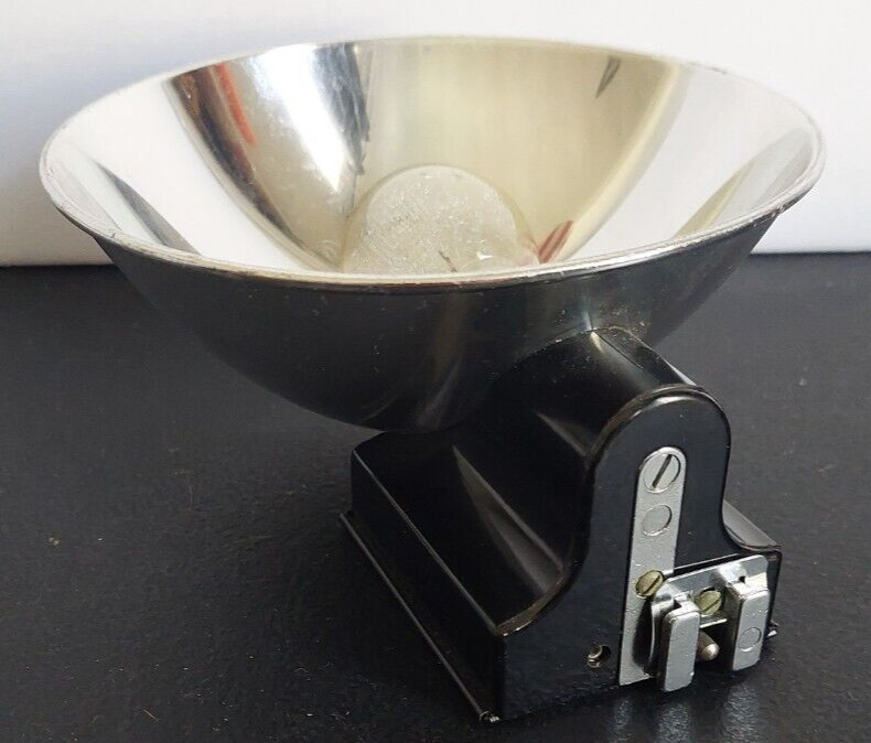 STEREO REALIST, ATTACHMENT FOR PHOTOFLASH. DAVID WHITE COMPANY. INCLUDES BULB