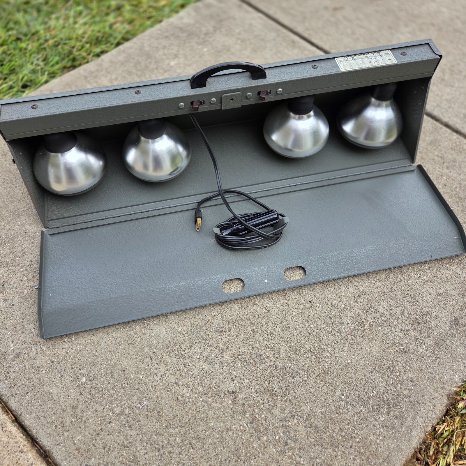 Vintage Mid Century V-PAK Bar Lite 4 Bulb Light w Case Camera Movie