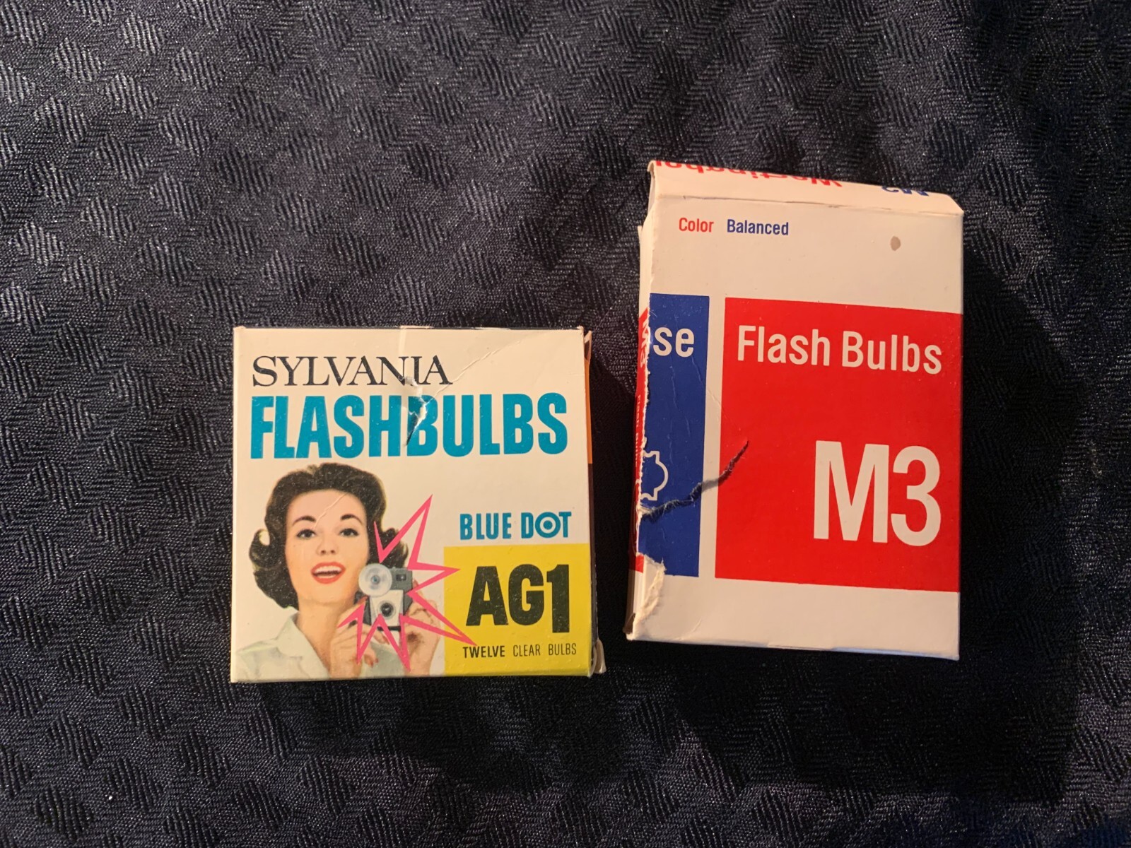 Vintage Sylvania Blue Dot Flashbulbs AG1 New Old Stock 9 Bulbs + Westinghouse M3