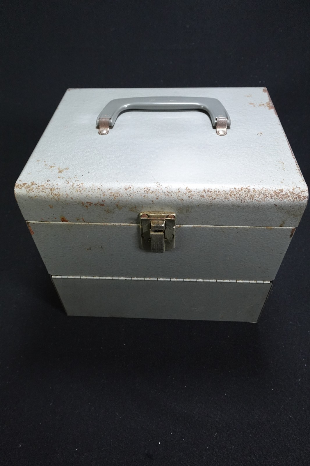 1960 Logan De Luxe Movie Reel Chest 11 – 8MM Cans/ EmptyContainers Only No Reels